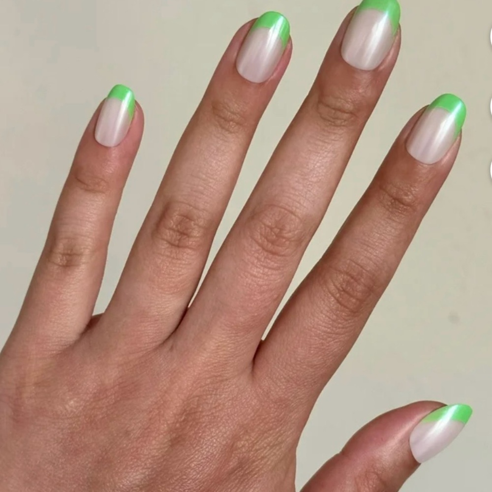 Olive & June Maximalist Instant Mani Press-On Nails - Lime‎ Chrome French Tip